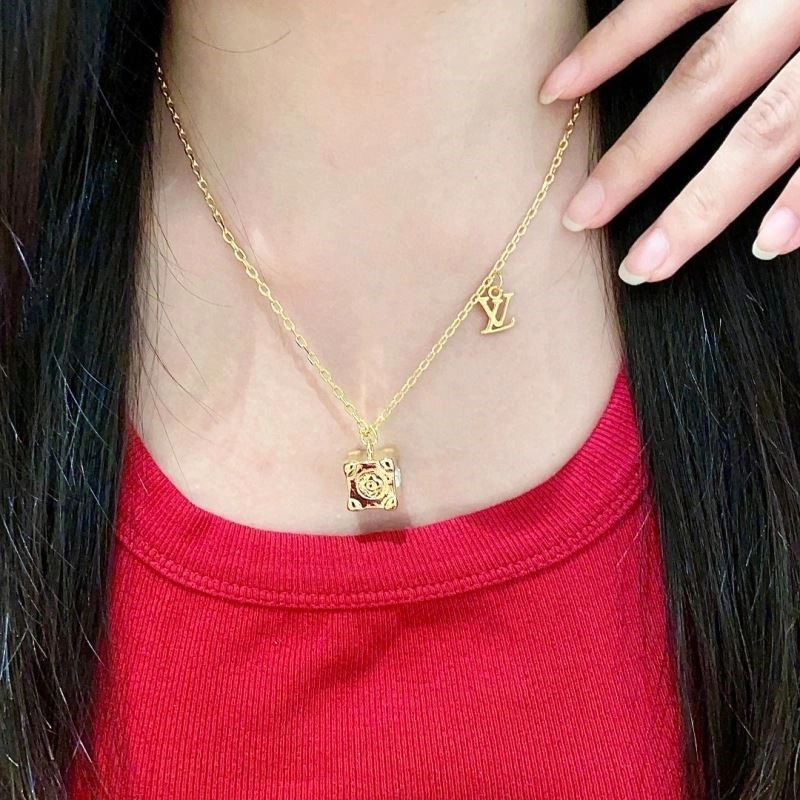 Trendsetting Louis Vuitton Necklaces 249678