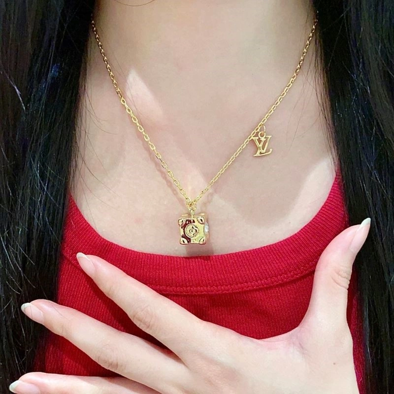 Trendsetting Louis Vuitton Necklaces 249678