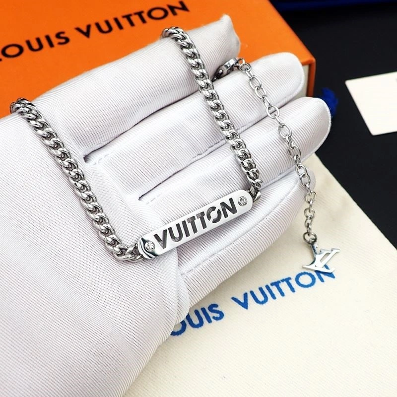 Comfortable Louis Vuitton Necklaces 249681
