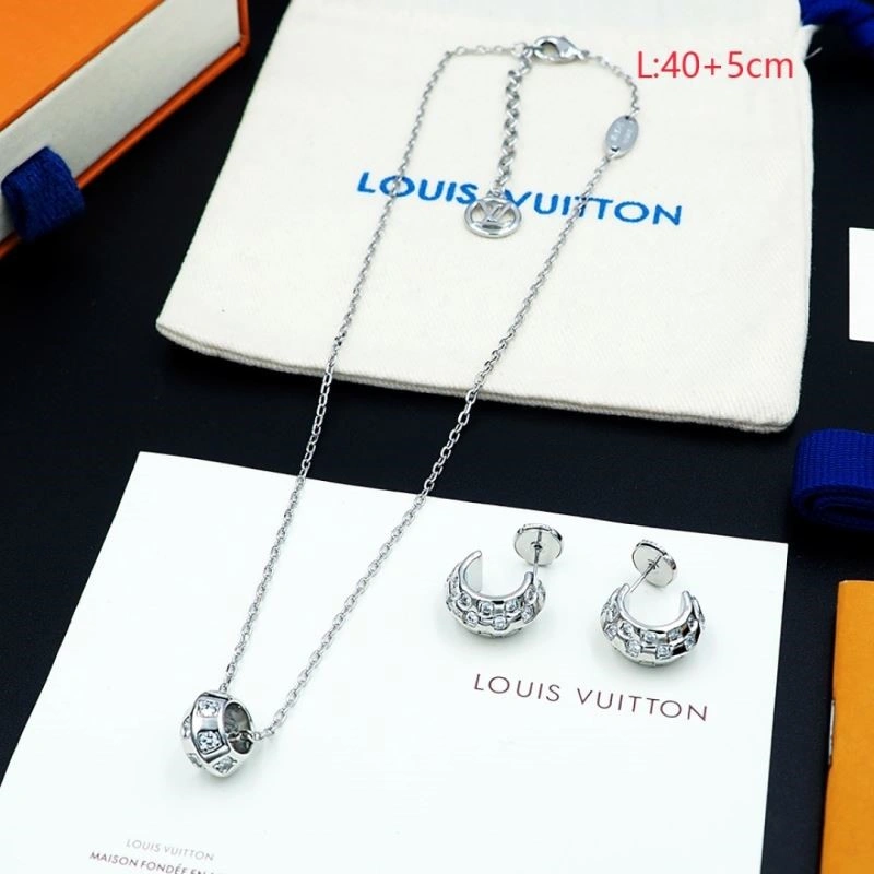 EyeCatching Louis Vuitton Necklaces 249699