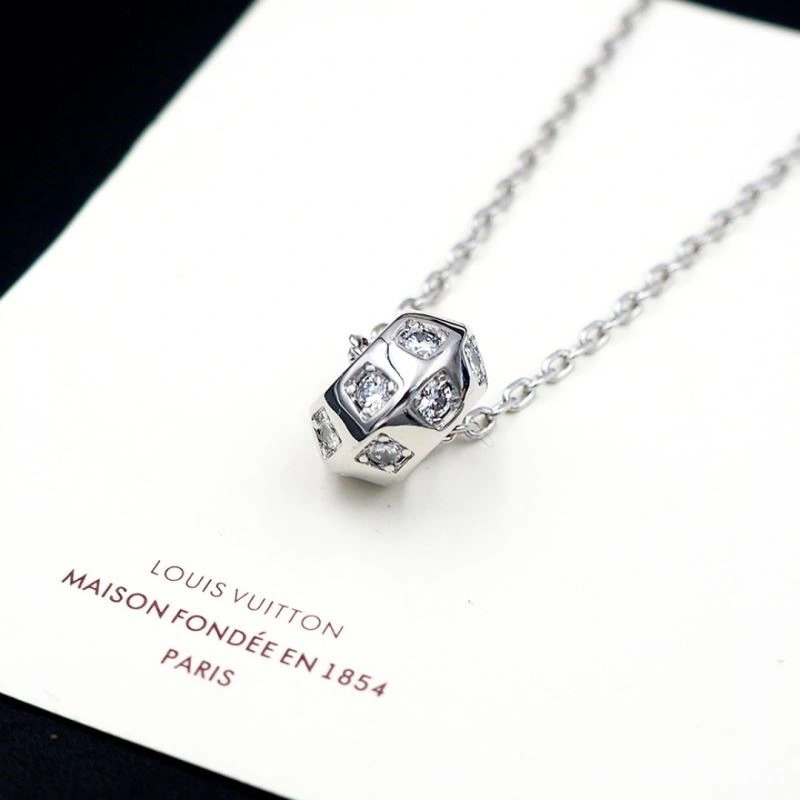 EyeCatching Louis Vuitton Necklaces 249699