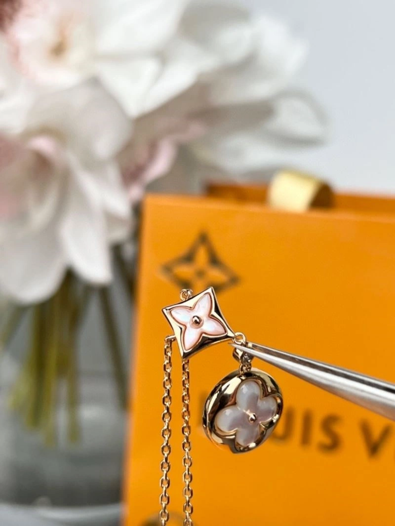 UrbanChic Louis Vuitton Necklaces 249697