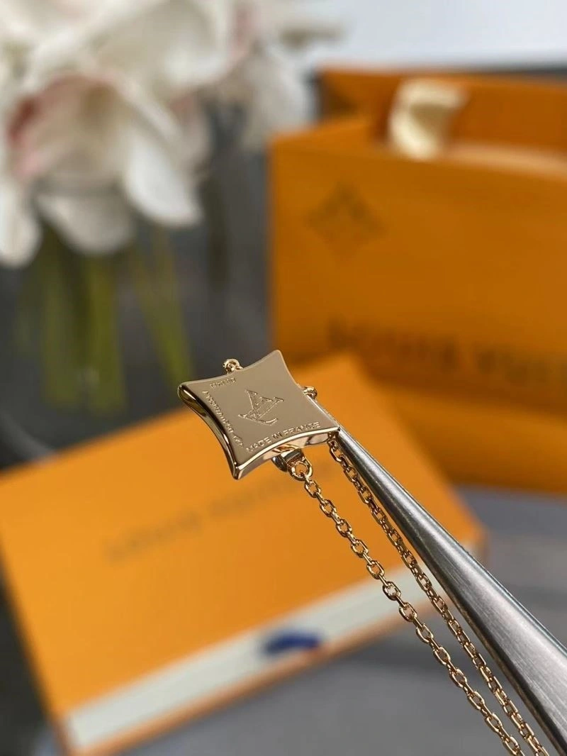 WaterResistant Louis Vuitton Necklaces 249692