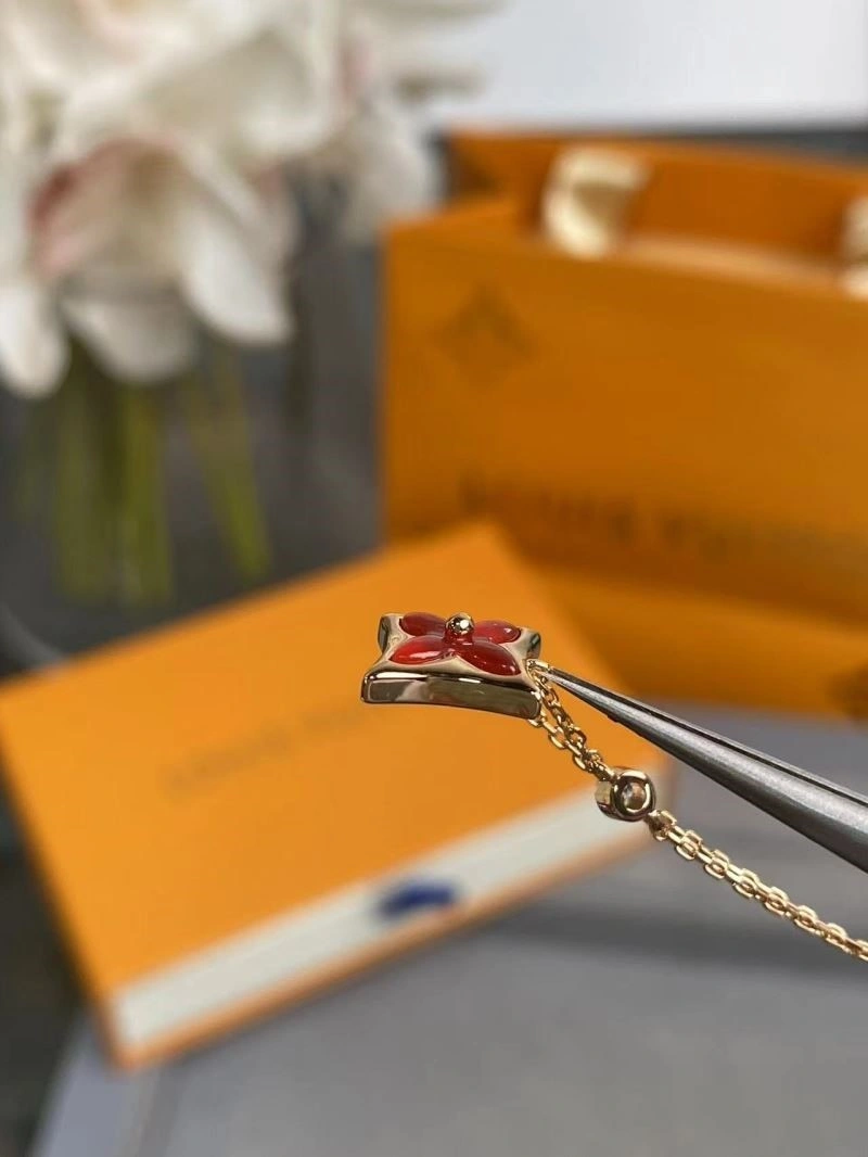 WaterResistant Louis Vuitton Necklaces 249692