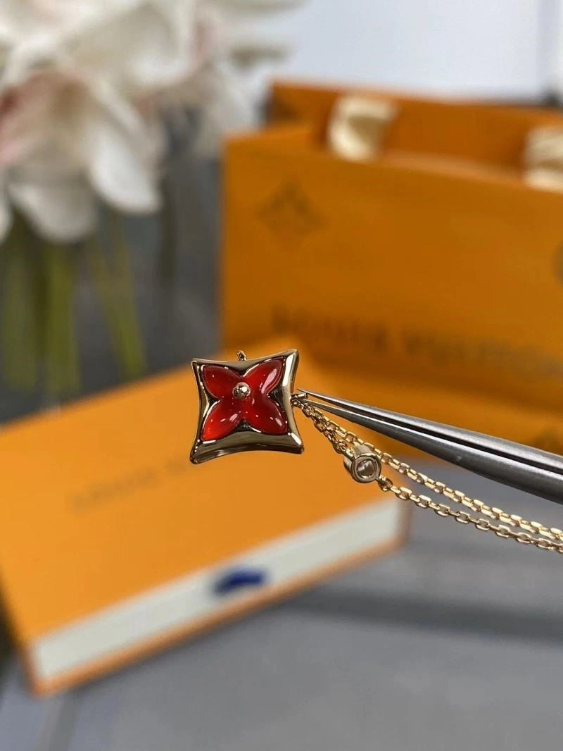 WaterResistant Louis Vuitton Necklaces 249692