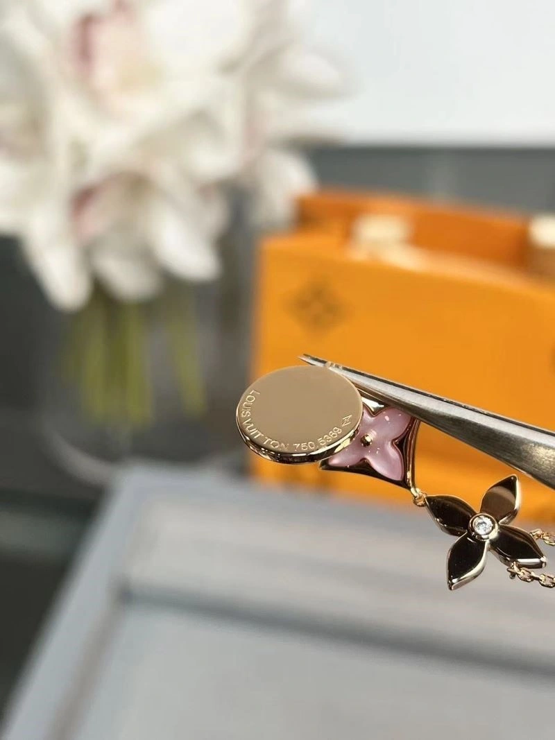 Louis Vuitton Necklaces SportInspired 249687