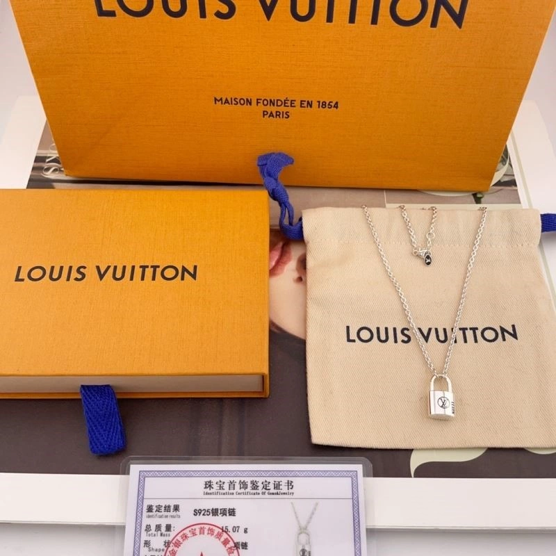 Effortless Louis Vuitton Necklaces 249700