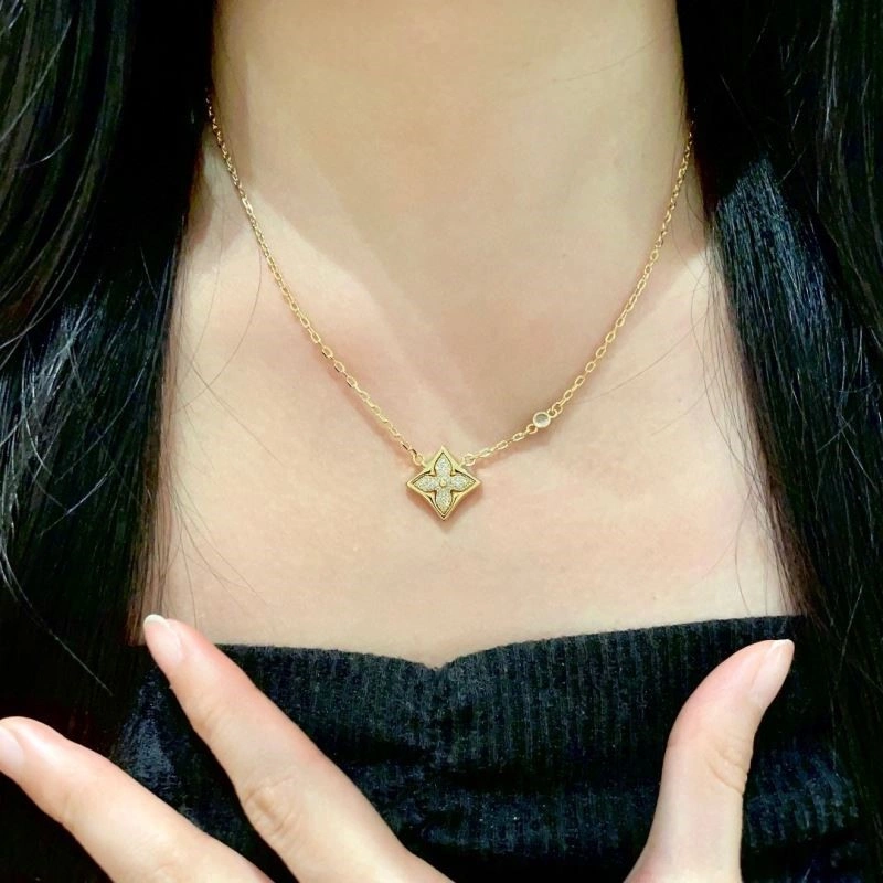 Comfortable Louis Vuitton Necklaces 249698