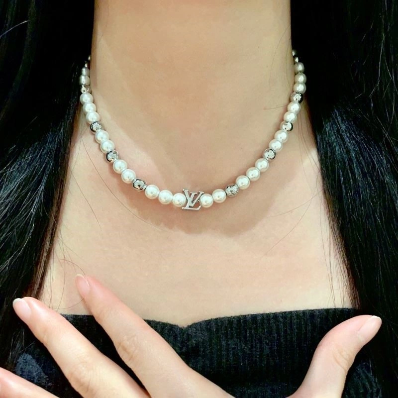 TechFriendly Louis Vuitton Necklaces 249701