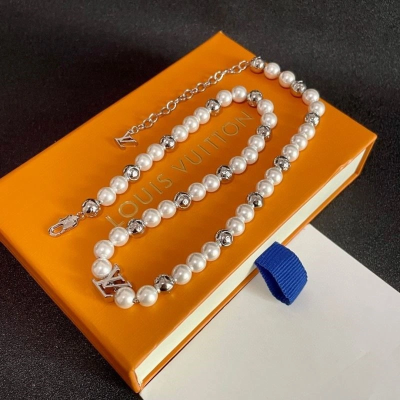 TechFriendly Louis Vuitton Necklaces 249701