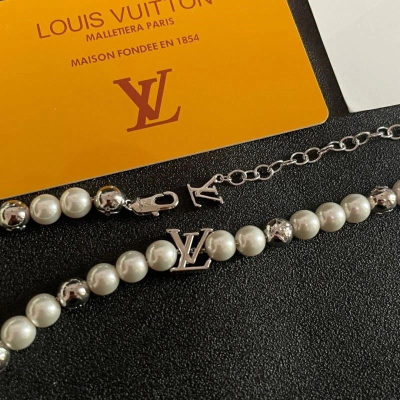 TechFriendly Louis Vuitton Necklaces 249701