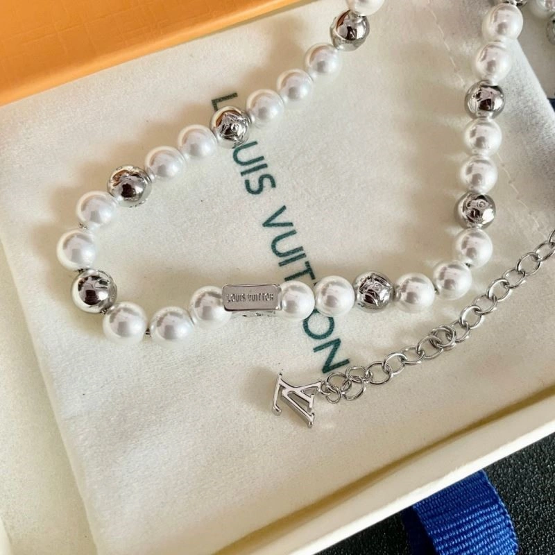 TechFriendly Louis Vuitton Necklaces 249701