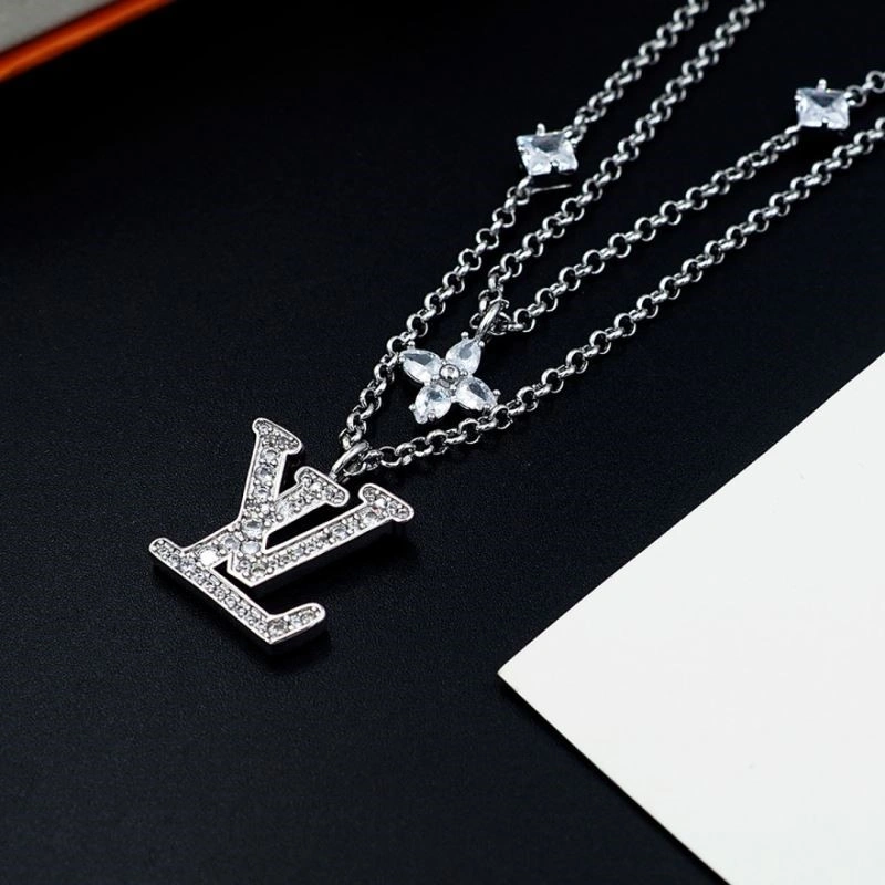 UrbanChic Louis Vuitton Necklaces 249708