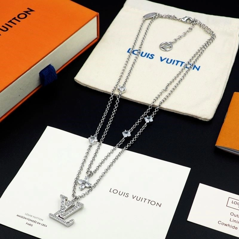 UrbanChic Louis Vuitton Necklaces 249708