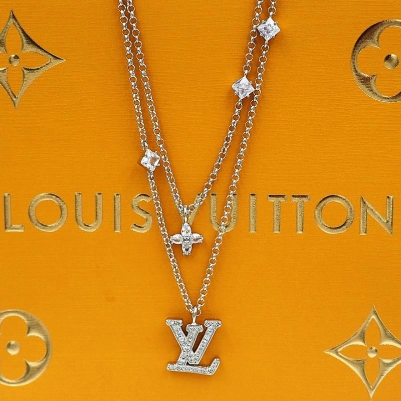 UrbanChic Louis Vuitton Necklaces 249708