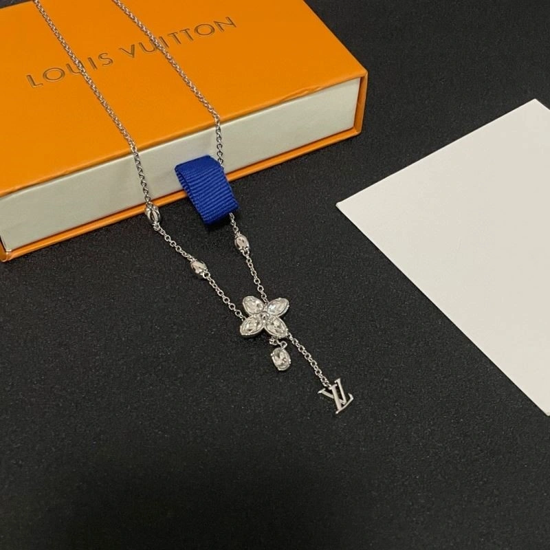 Fashionable Louis Vuitton Necklaces 249694