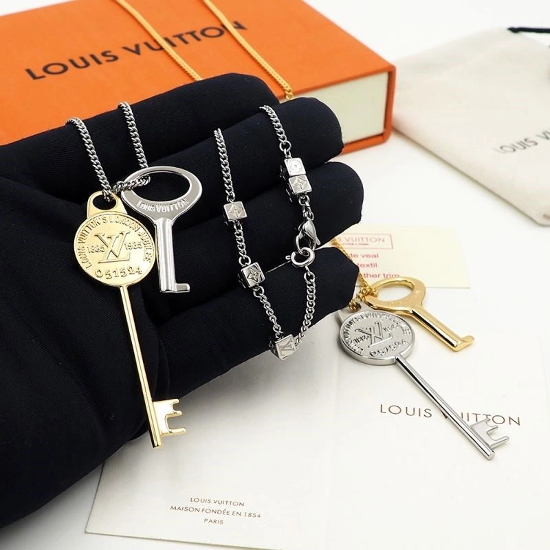 Bold Louis Vuitton Necklaces 249670