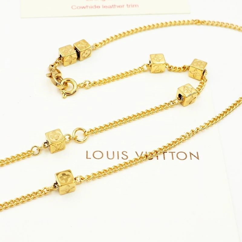 Bold Louis Vuitton Necklaces 249670
