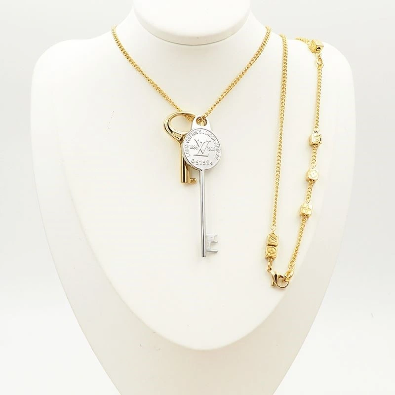 Bold Louis Vuitton Necklaces 249670