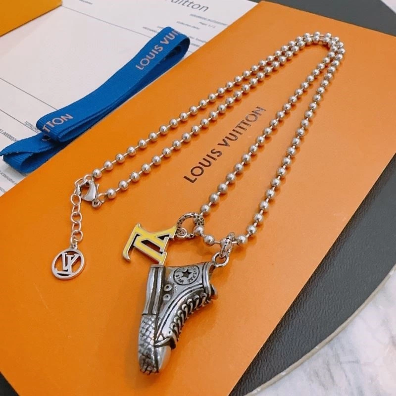 Comfortable Louis Vuitton Necklaces 249639