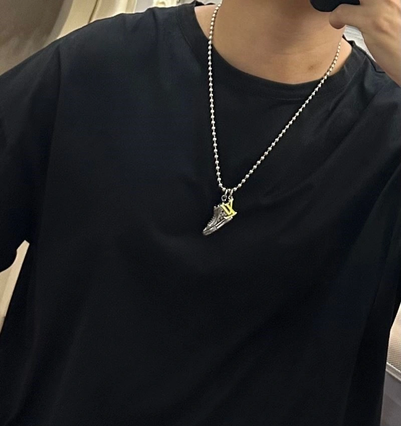 Comfortable Louis Vuitton Necklaces 249639