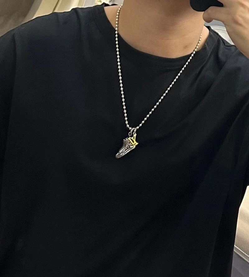 Comfortable Louis Vuitton Necklaces 249639