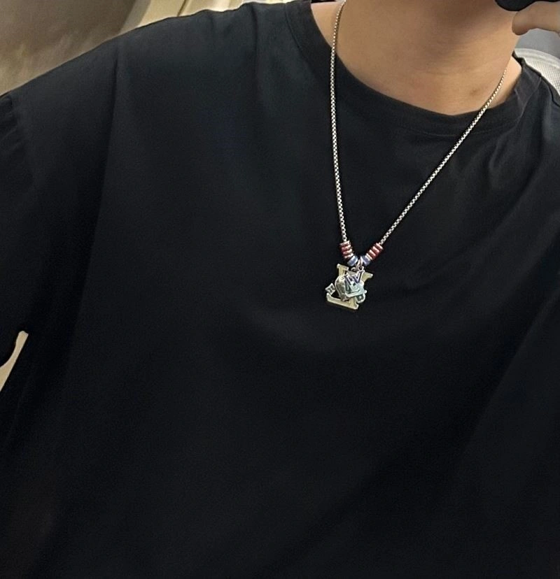 Resilient Louis Vuitton Necklaces 249649