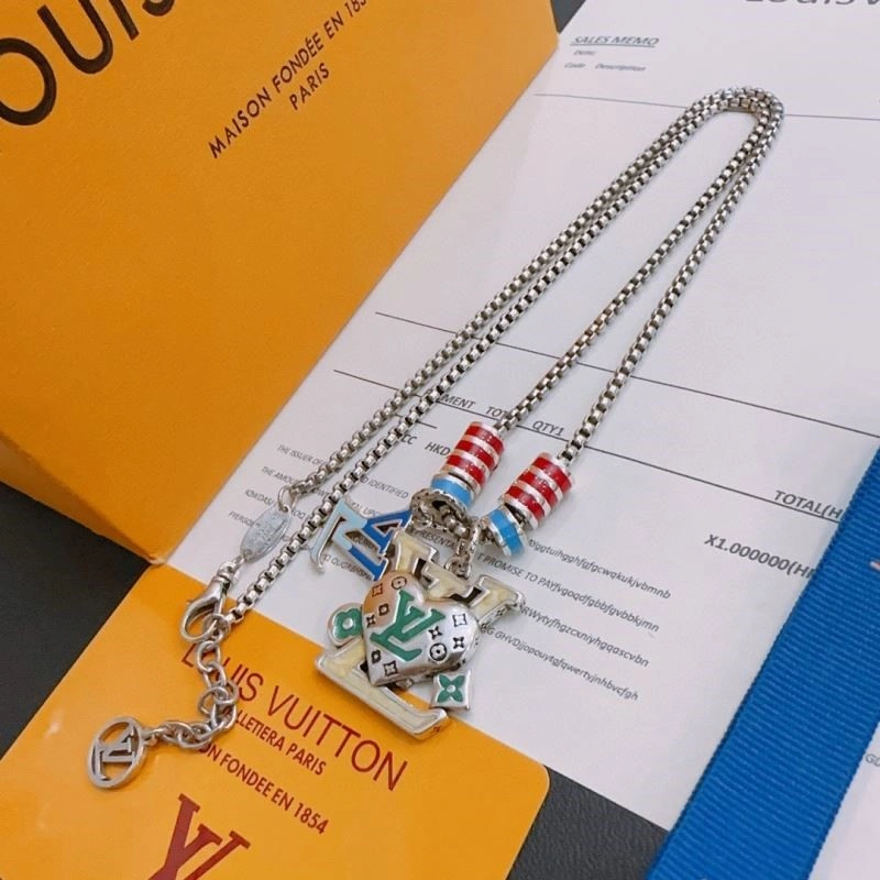 Resilient Louis Vuitton Necklaces 249649