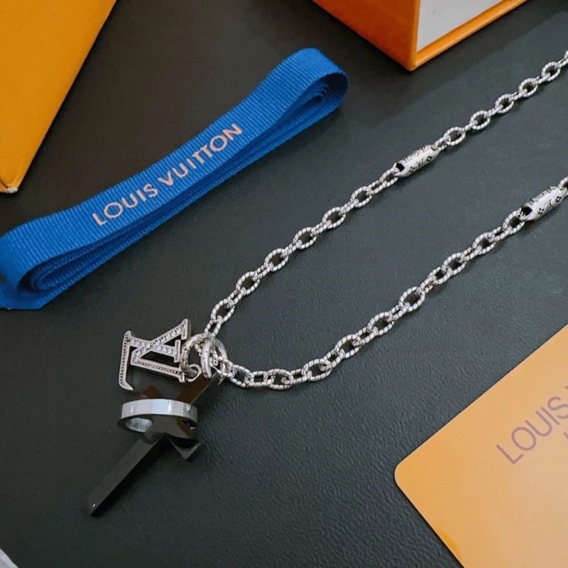 Comfortable Louis Vuitton Necklaces 249641