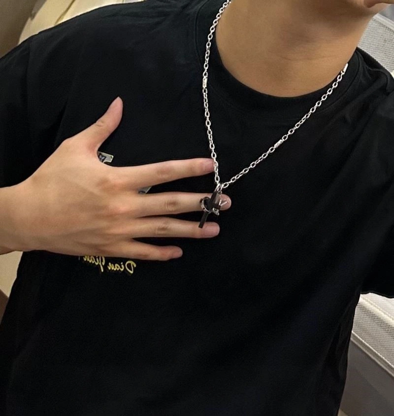 Comfortable Louis Vuitton Necklaces 249641