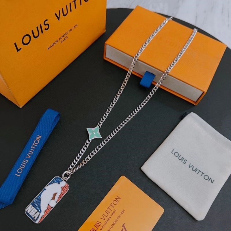 Effortless Louis Vuitton Necklaces 249640