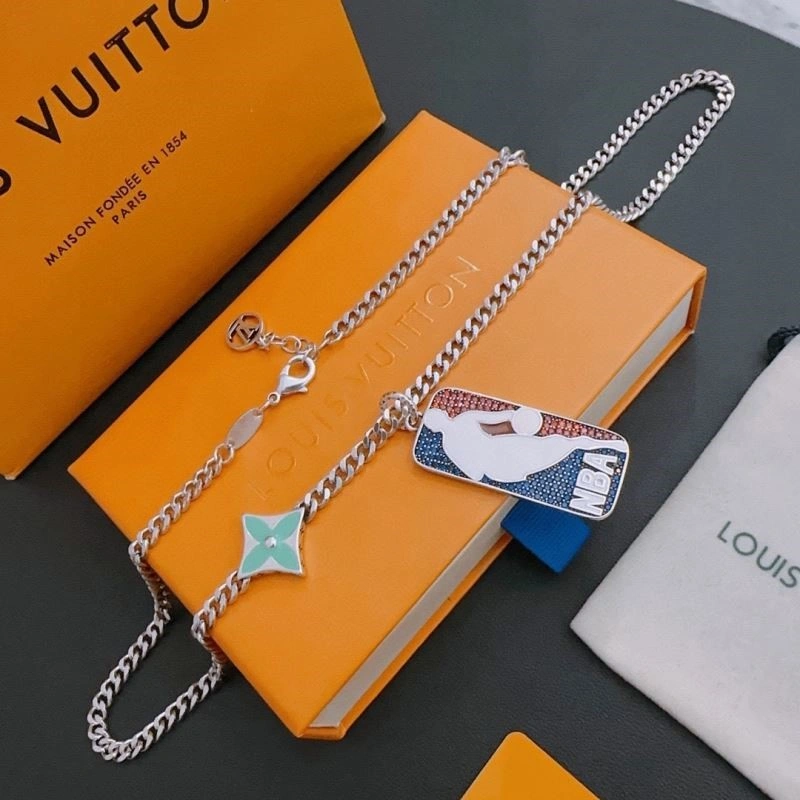 Effortless Louis Vuitton Necklaces 249640