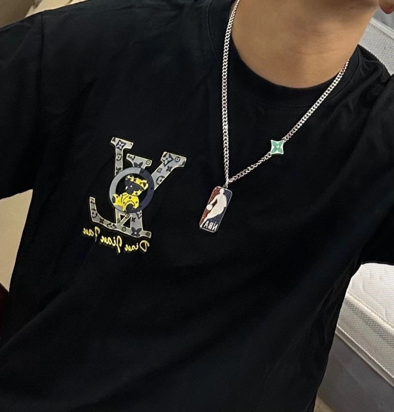 Effortless Louis Vuitton Necklaces 249640