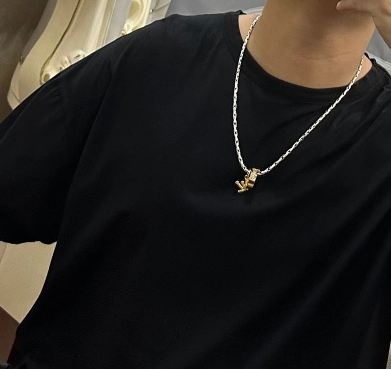 MultiPurpose Louis Vuitton Necklaces 249408