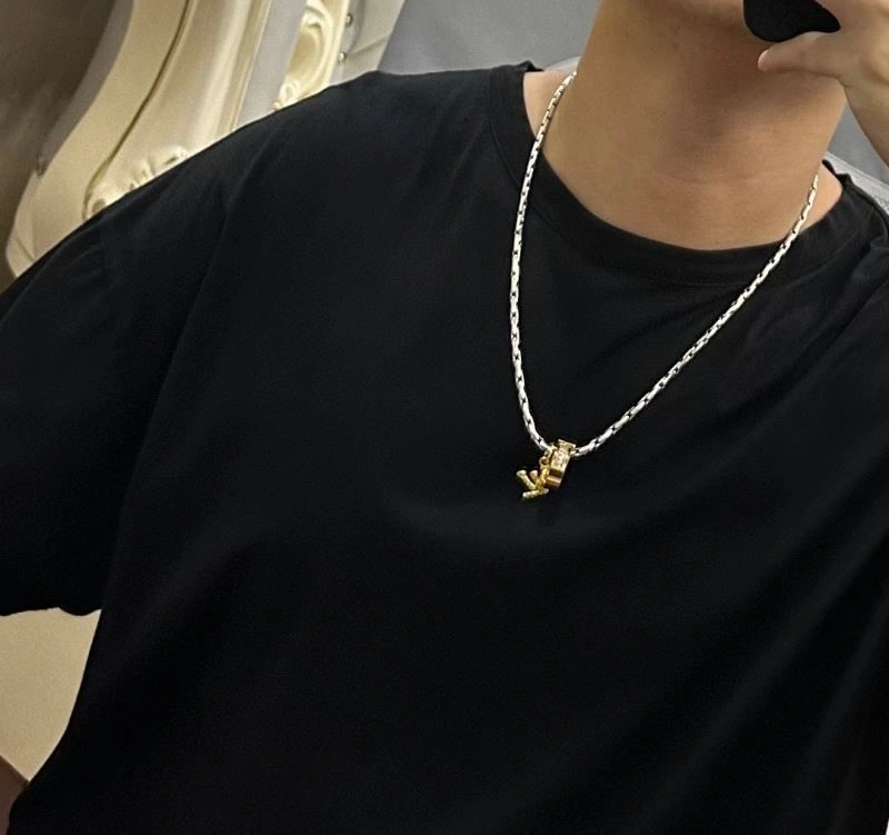 MultiPurpose Louis Vuitton Necklaces 249408