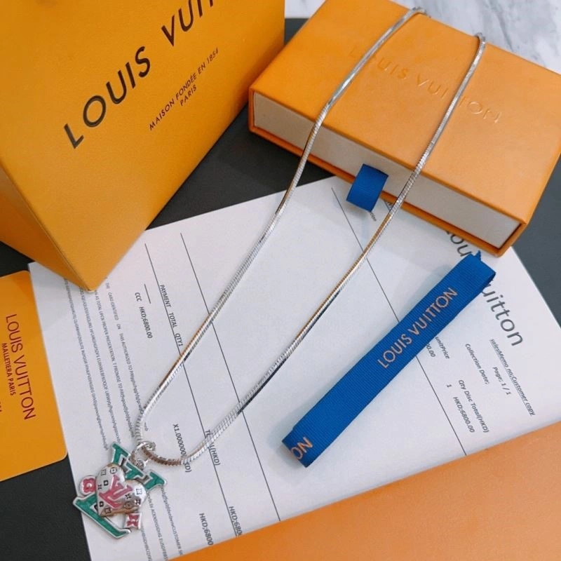 Supportive Louis Vuitton Necklaces 249416