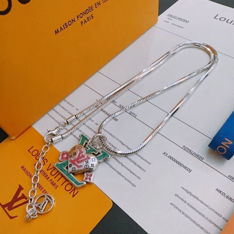 Supportive Louis Vuitton Necklaces 249416