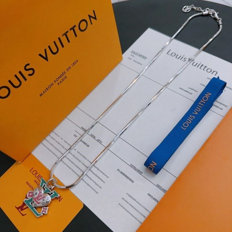 Supportive Louis Vuitton Necklaces 249416