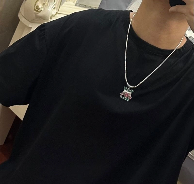 Supportive Louis Vuitton Necklaces 249416