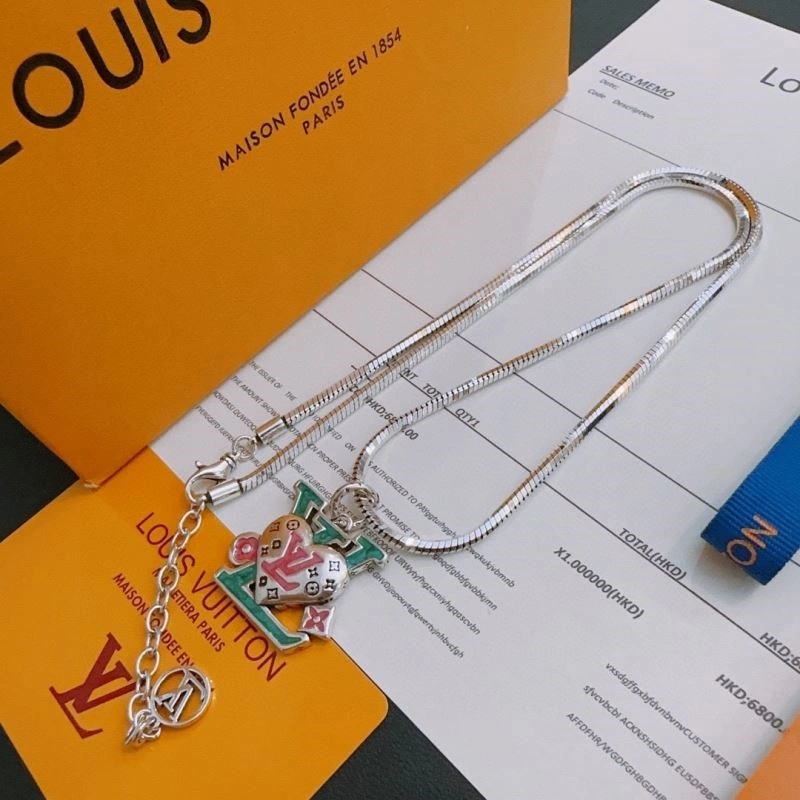 Supportive Louis Vuitton Necklaces 249416