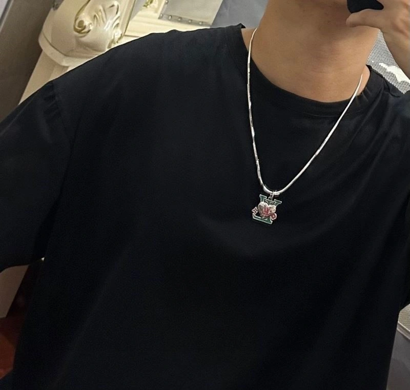 Supportive Louis Vuitton Necklaces 249416