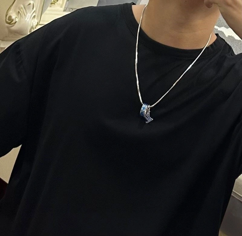 Louis Vuitton Necklaces HighPerformance 249391