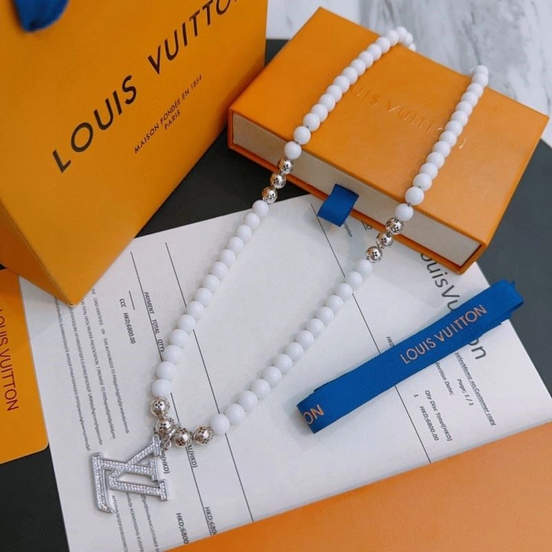 SmoothTexture Louis Vuitton Necklaces 249385