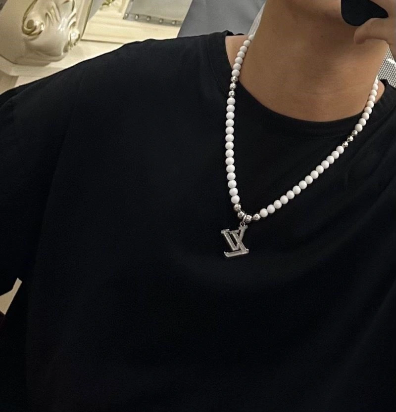 SmoothTexture Louis Vuitton Necklaces 249385