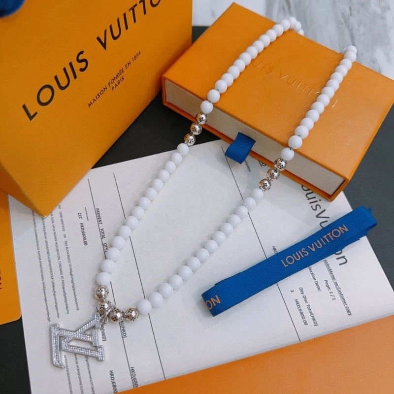 SmoothTexture Louis Vuitton Necklaces 249385