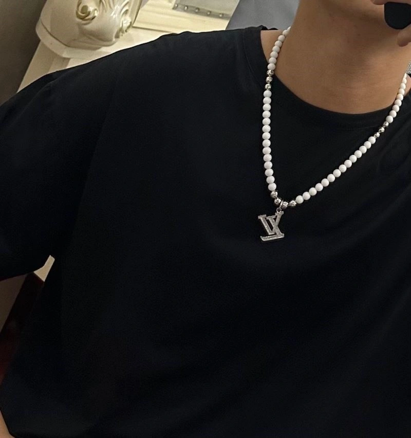 SmoothTexture Louis Vuitton Necklaces 249385