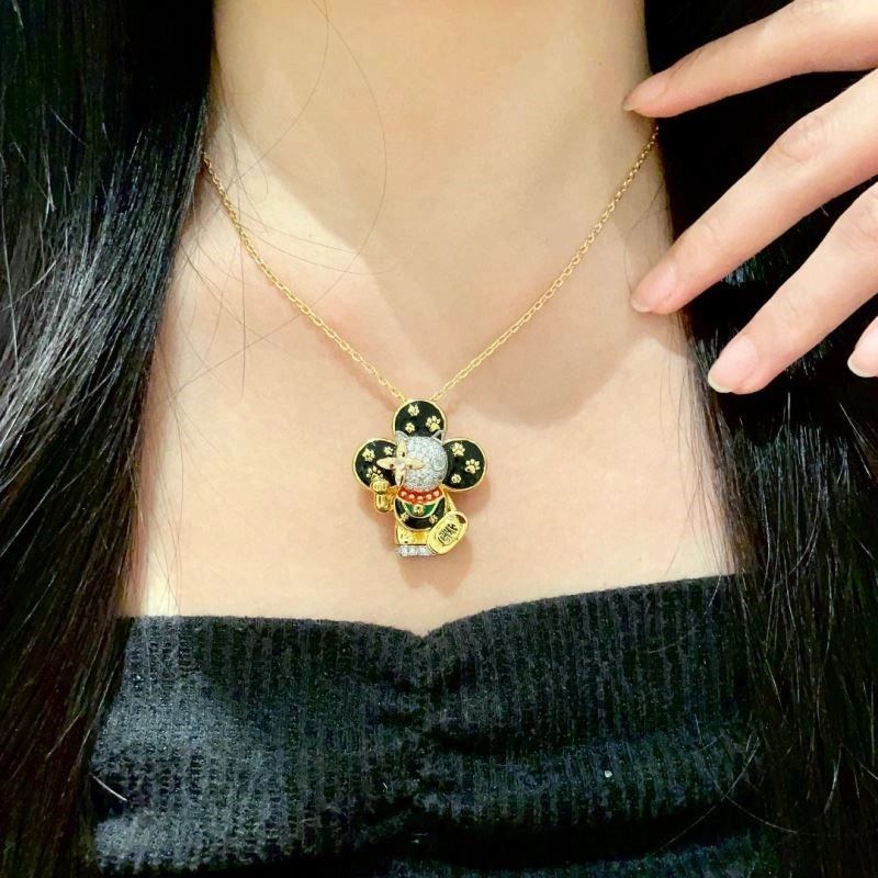 Louis Vuitton Necklaces Minimalist 249383