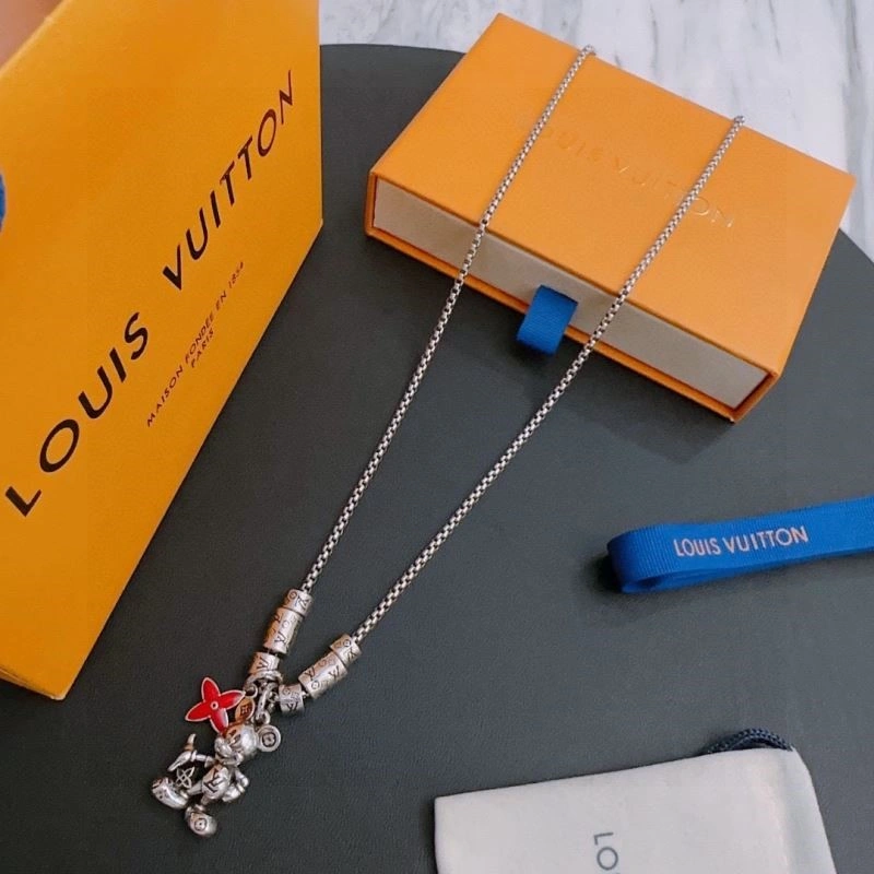 Louis Vuitton Necklaces Effortless 249372