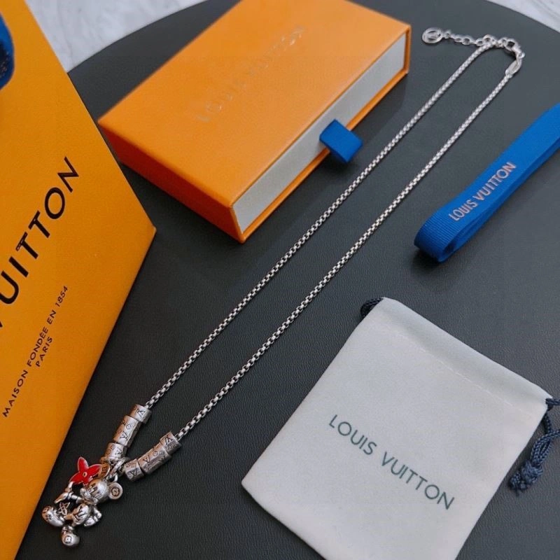 Louis Vuitton Necklaces Effortless 249372
