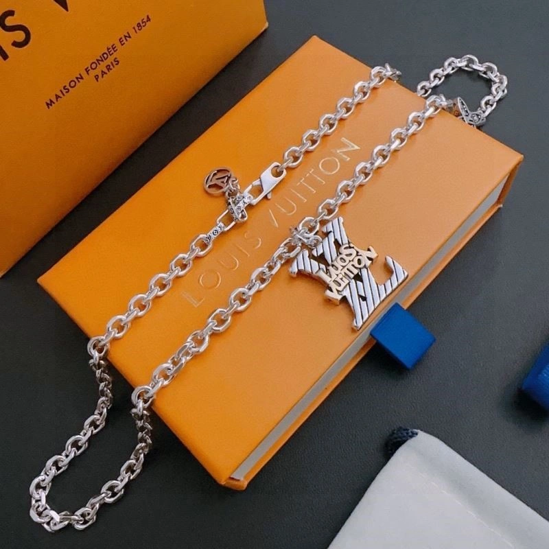 UrbanStyle Louis Vuitton Necklaces 249382